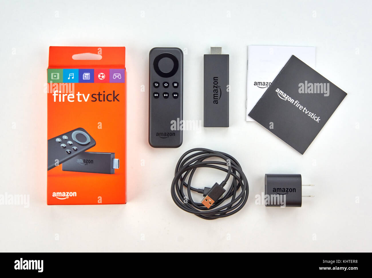 Montréal, Canada - le 7 novembre 2017 : Amazon fire tv stick. amazon fire  tv stick est une version abordable dans un câble HDMI-stick format d'amazon  fire tv, androi Photo Stock - Alamy