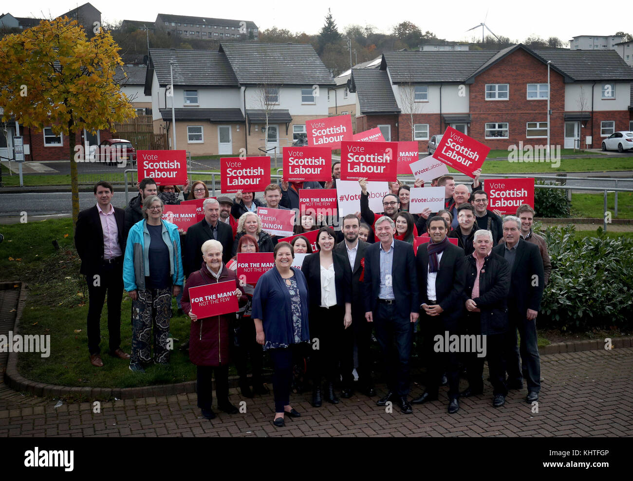 Richard Leonard, du Parti travailliste écossais, rencontre des collègues du MSP et des membres du parti, au Fernhill Community Center de Rutherglen, après avoir été déclaré le nouveau chef du Parti travailliste écossais samedi à Glasgow. Banque D'Images