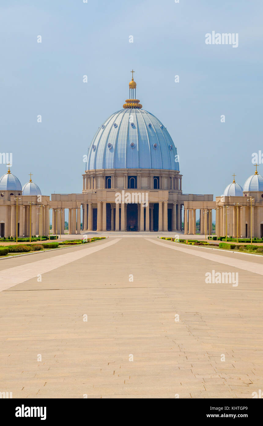 Yamoussoukro, Côte d'Ivoire - 01 Février 2014 : célèbre Basilique Notre Dame de la paix, de la Cathédrale chrétienne africaine Banque D'Images