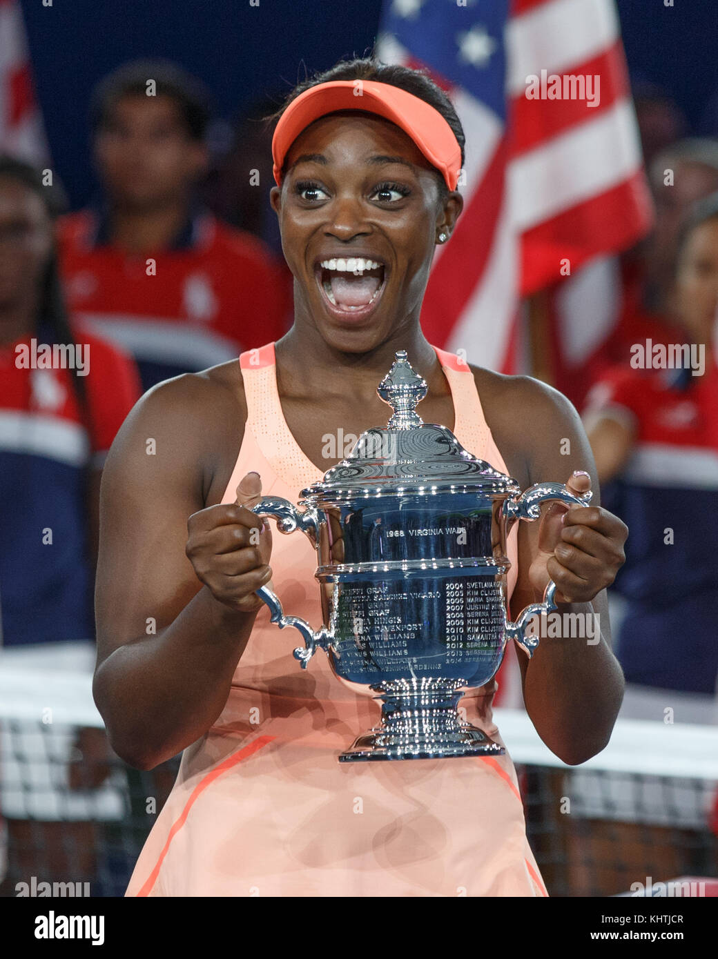 La joueuse de tennis américaine sloane stephens pose avec le trophée de championnat au cours de la cérémonie du trophée féminin après le match de finale de l'us open,20 Banque D'Images