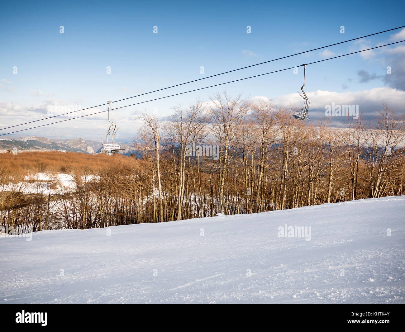 Foto de station de ski avec remontée mécanique sous la neige do