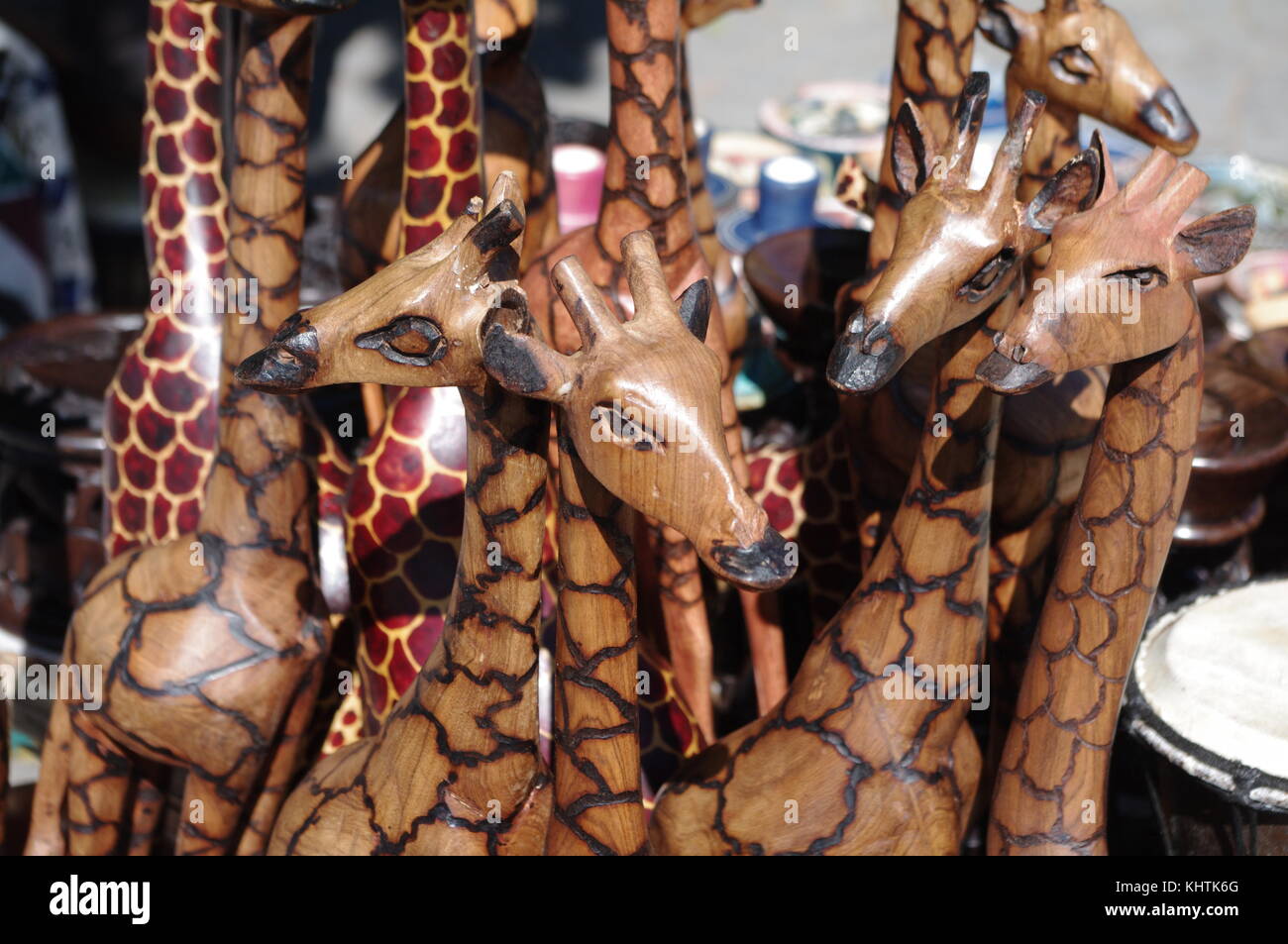 Sculptures en bois d'Afrique girafe Banque D'Images