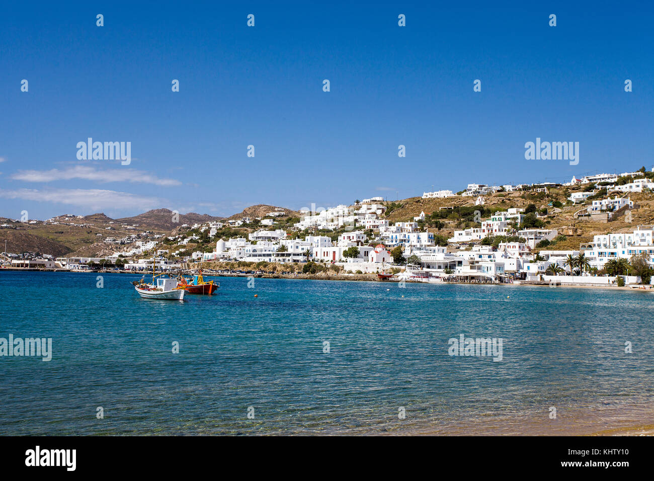Des bateaux de pêche à la plage de Mykonos-ville, l'île de Mykonos, Cyclades, Mer Égée, Grèce Banque D'Images Des bateaux de pêche à la plage de Mykonos-ville, l'île de Mykonos, Cyclades, Mer Égée, Grèce Banque D'Images