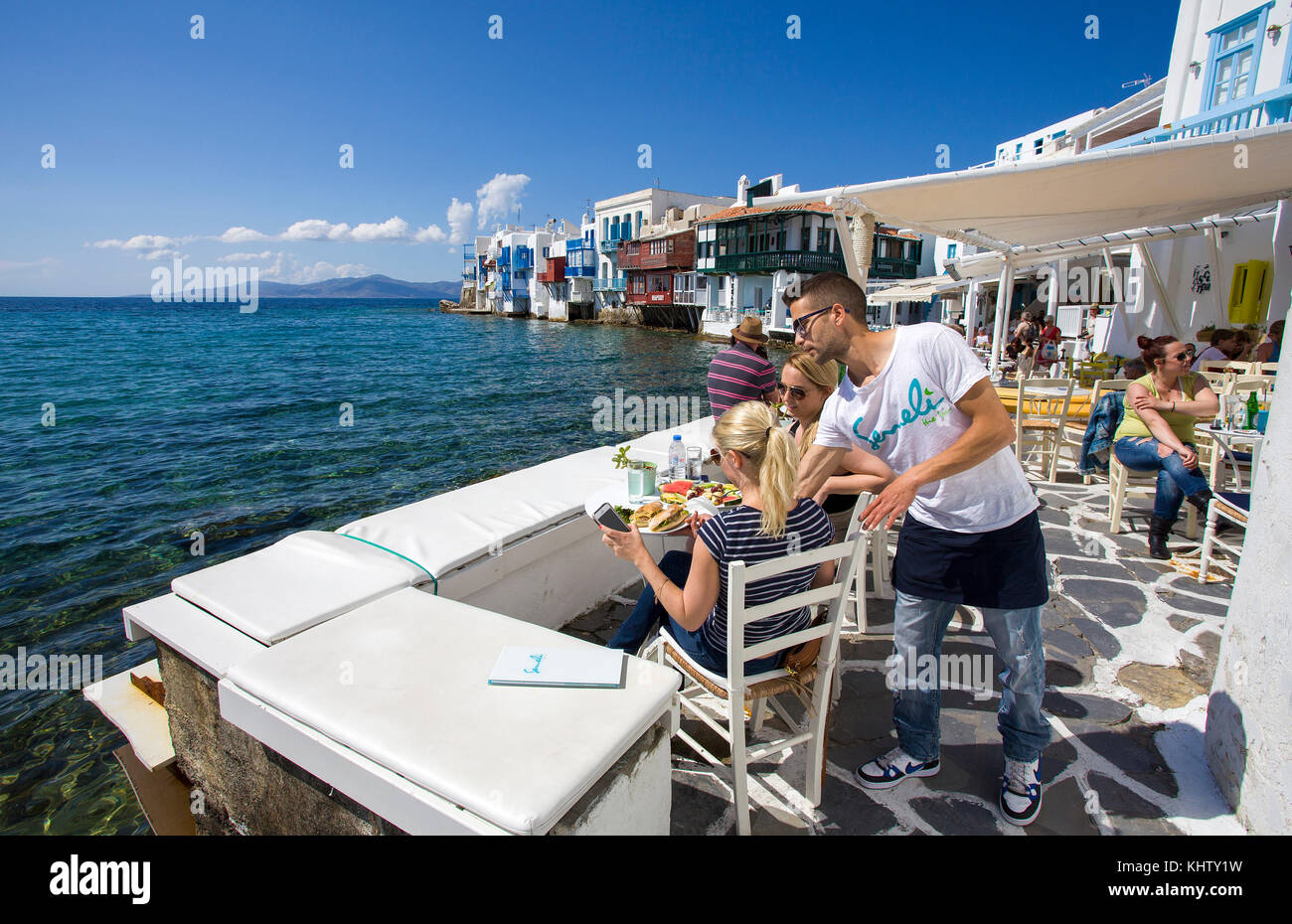 Restaurant au bord de l'eau, la petite Venise, Mykonos-ville, l'île de Mykonos, Cyclades, Mer Égée, Grèce Banque D'Images
