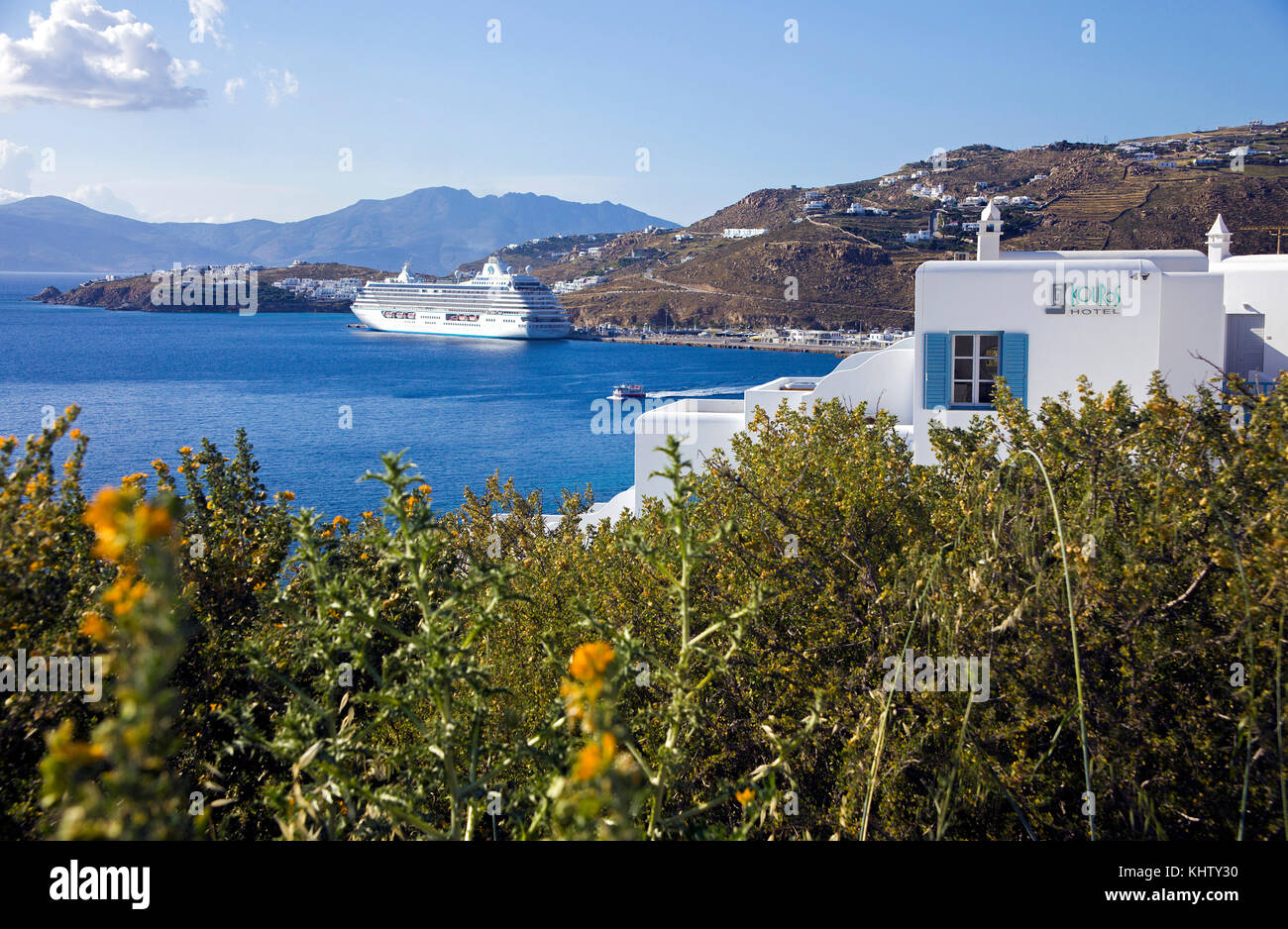Vue sur la côte avec New Harbour, l'île de Mykonos, Cyclades, Mer Égée, Grèce, Europe Banque D'Images