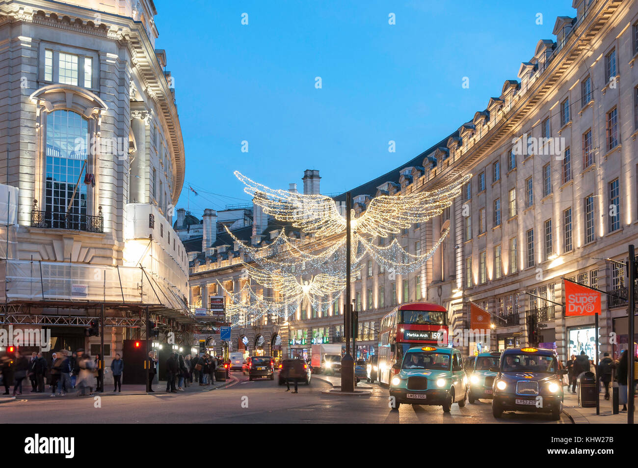 Les lumières de Noël au crépuscule dans Regent Street, Soho, City of westminster, Greater London, Angleterre, Royaume-Uni Banque D'Images