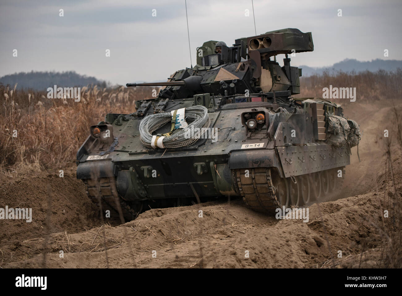 Un véhicule de combat Bradley (BFV) de la société B, 8e bataillon du génie de la Brigade Blindée, 2e Brigade Combat Team, 1s Banque D'Images