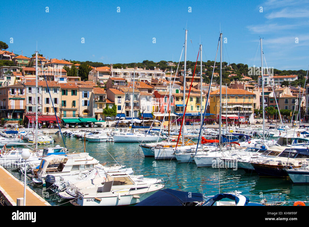 Bateaux de pêche à la voile à Cassis, FRANCE HARBOUR. Banque D'Images