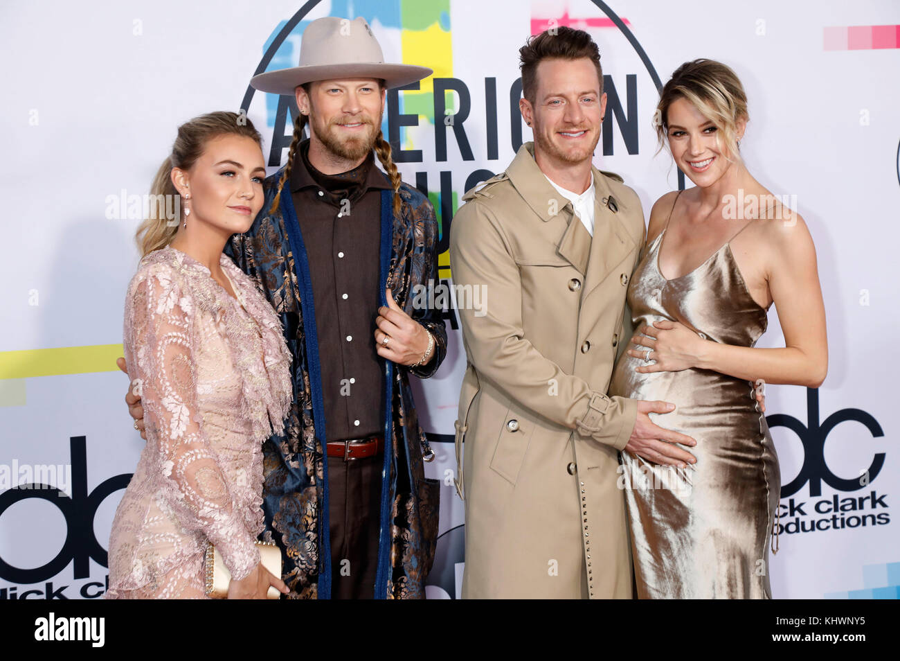Los Angeles, USA. 19 nov, 2017. hayley stommel, Tyler Hubbard, Brian Kelley et brittney marie cole assister à la 2017 american music awards au théâtre de Microsoft le 19 novembre 2017 à Los Angeles, Californie. crédit : geisler-fotopress/Alamy live news Banque D'Images