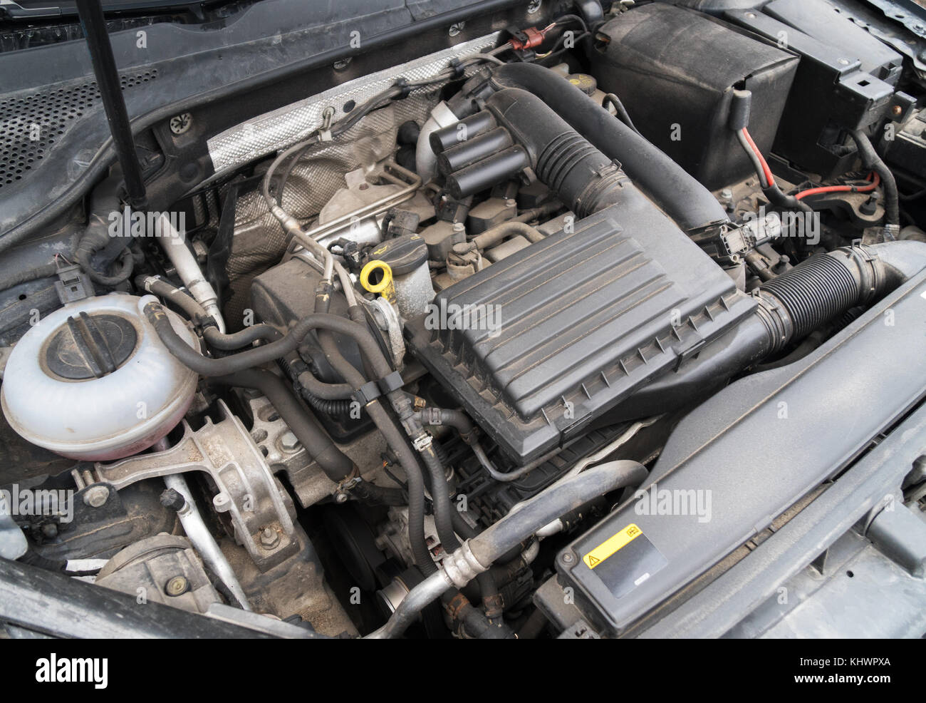 Moteur de voiture sous le capot Banque de photographies et d’images à ...