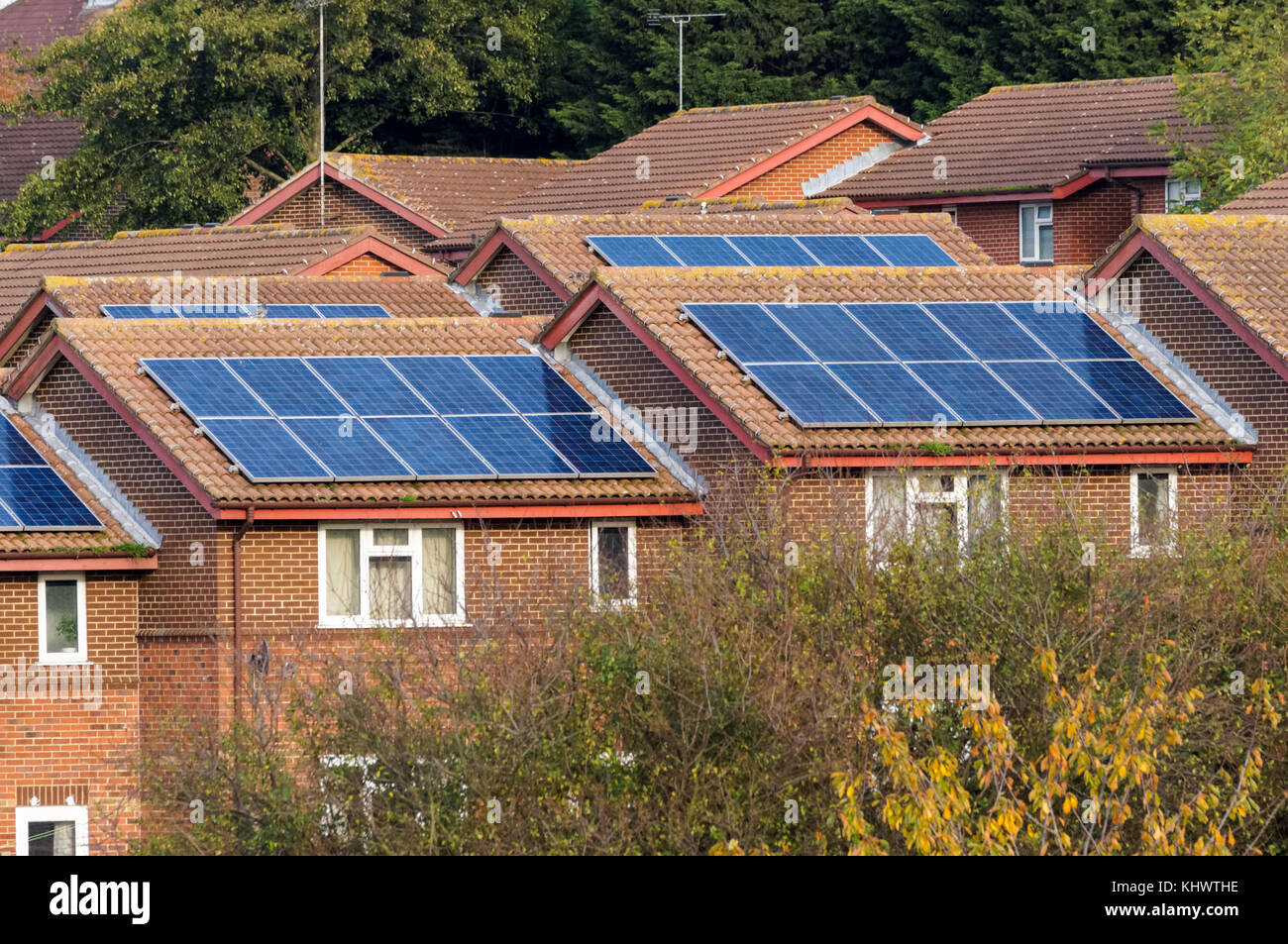 Maisons avec des panneaux solaires à Londres, Angleterre, Royaume-Uni, UK Banque D'Images