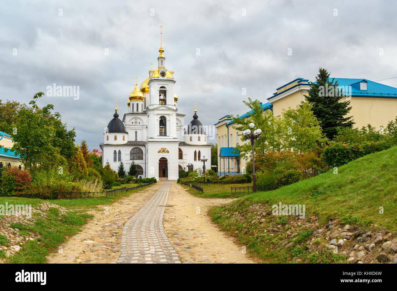 Vue sur la cathédrale de l'Assomption à Dmitrov Kremlin. Dimitrov. Région de Moscou. La Russie Banque D'Images Vue sur la cathédrale de l'Assomption à Dmitrov Kremlin. Dimitrov. Région de Moscou. La Russie Banque D'Images