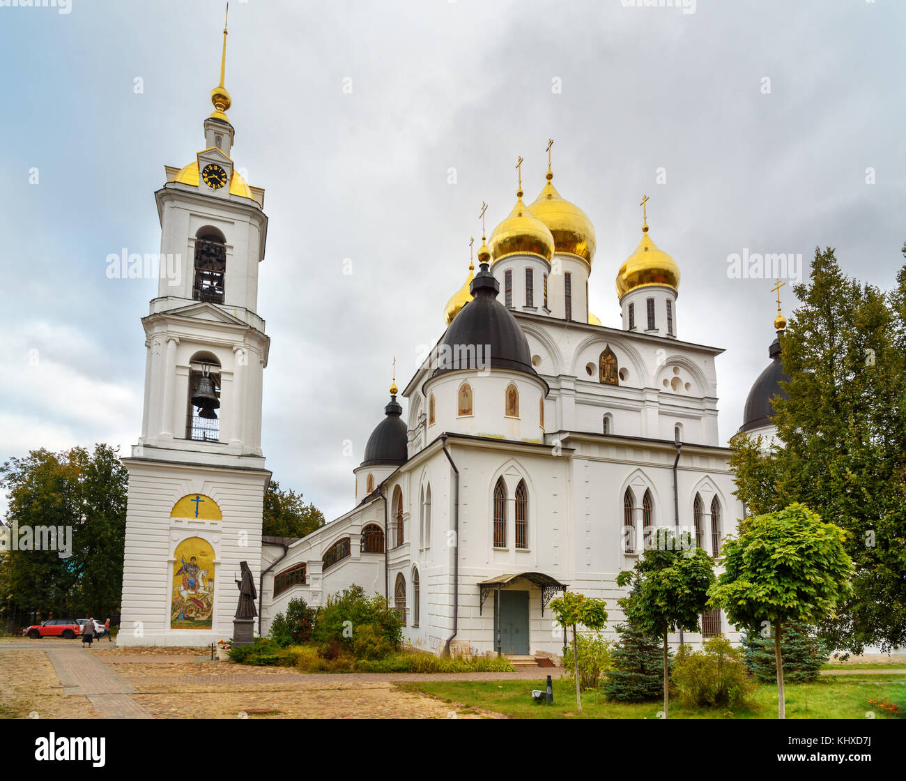 Vue sur la cathédrale de l'Assomption à Dmitrov Kremlin. Dimitrov. Région de Moscou. La Russie Banque D'Images Vue sur la cathédrale de l'Assomption à Dmitrov Kremlin. Dimitrov. Région de Moscou. La Russie Banque D'Images