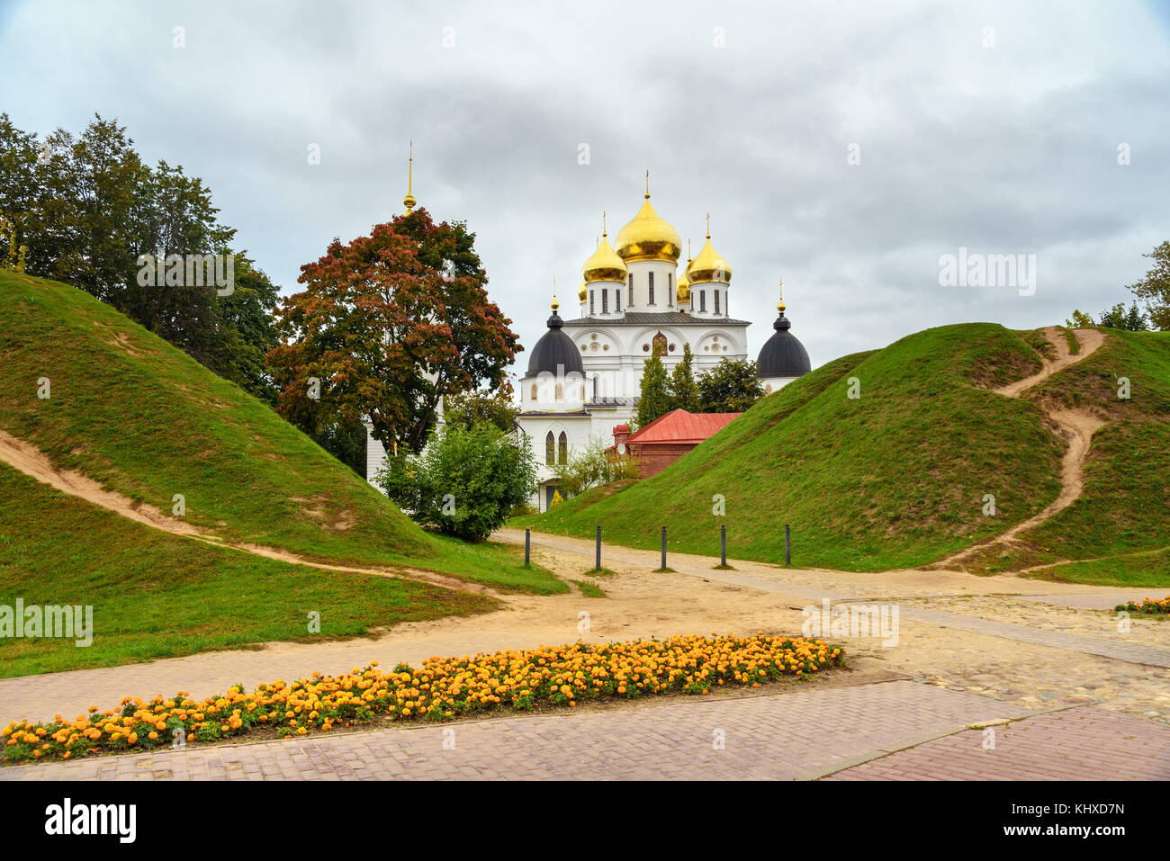 Vue sur la cathédrale de l'Assomption à Dmitrov Kremlin. Dimitrov. Région de Moscou. La Russie Banque D'Images Vue sur la cathédrale de l'Assomption à Dmitrov Kremlin. Dimitrov. Région de Moscou. La Russie Banque D'Images