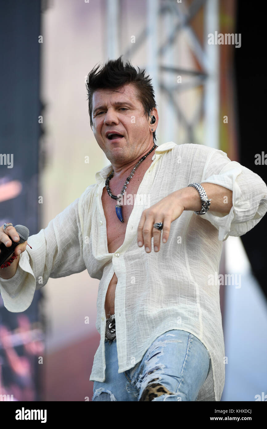 PEMBROKE PINES, FLORIDE - 4 NOVEMBRE : Miljenko Matijevic du groupe Steelheart au Rockfest 80's concert Day 1 le 4 novembre 2017 au CB Smith Park à Penbroke Pines, Floride. Personnes : Miljenko Matijevic Banque D'Images