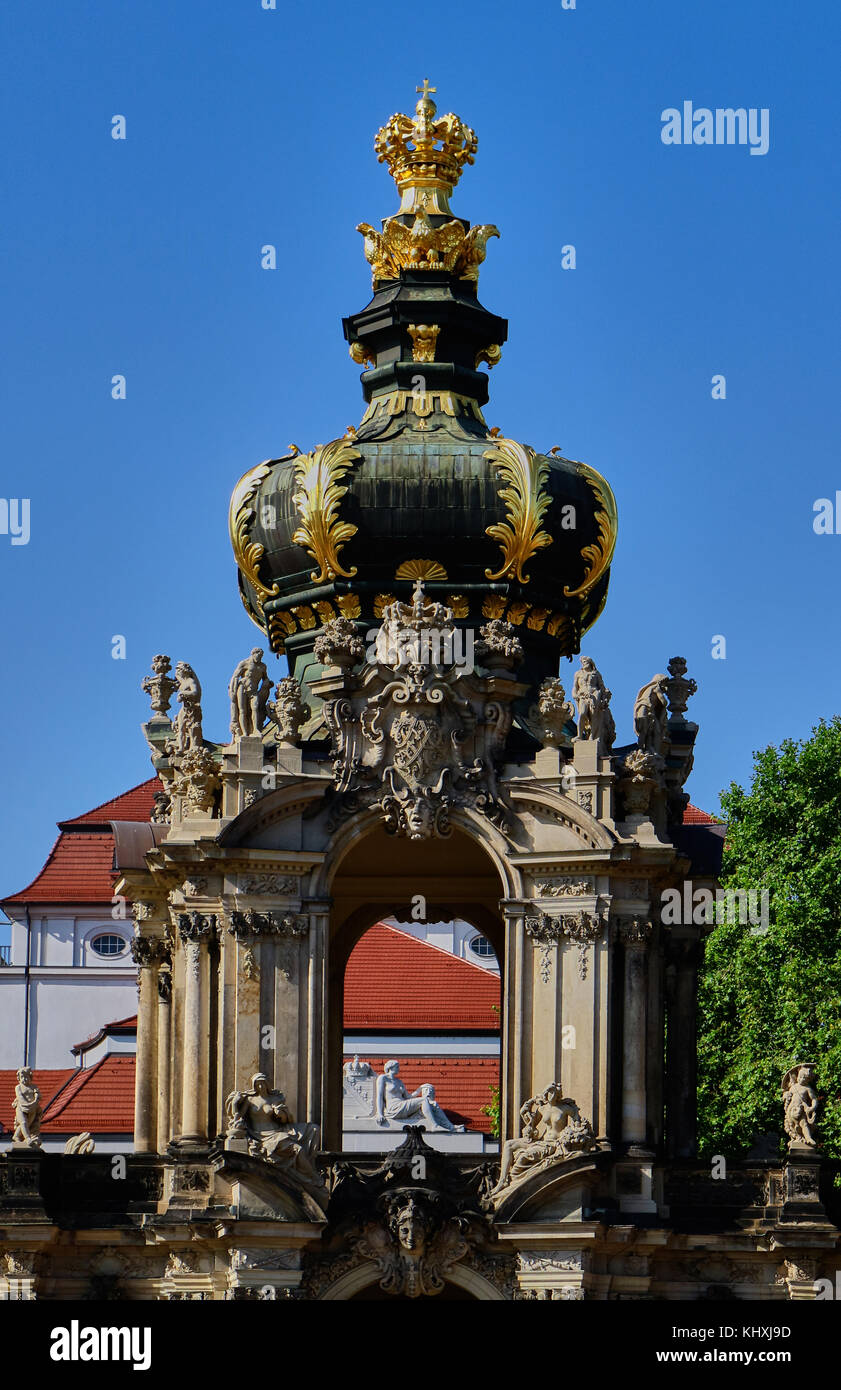 L'Europe, l'Allemagne, la Saxe, Dresde , ville, la vieille ville, la porte de la Couronne Kronentor Zwinge ; le palais Zwinger est un palais baroque du xviiie siècle, qui abrite plusieurs musées noté, dont le plus célèbre est la Galerie Semper. Banque D'Images