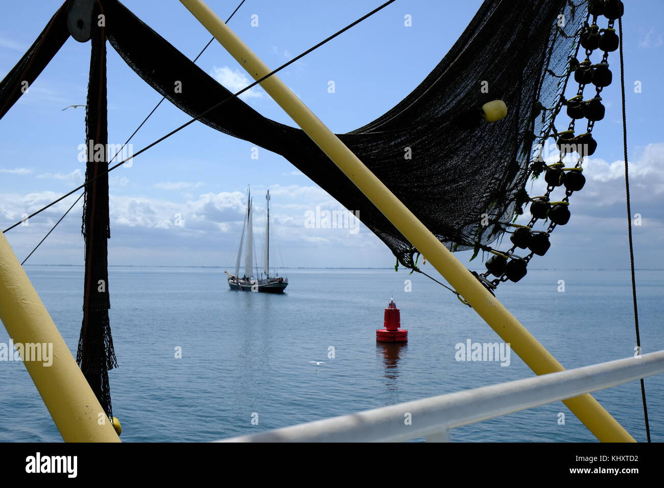 La pêche de la crevette sur la mer des Wadden aux Pays-Bas. Banque D'Images