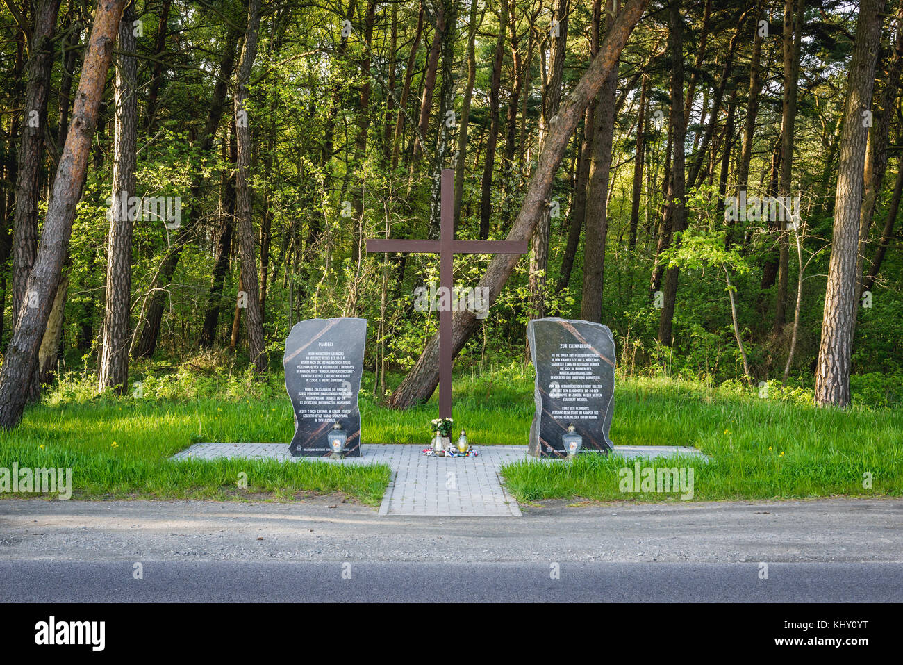 Monument de Dornier do 24 accident d'avion avec des enfants allemands qui essayaient d'évacuer le 5 mars 1945 à la Voïvodeship de Poméranie occidentale de Pologne Banque D'Images