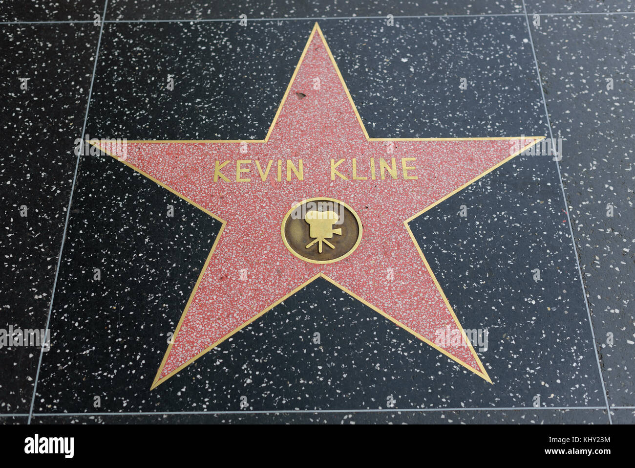HOLLYWOOD, CA - DÉCEMBRE 06 : Kevin Kline star sur le Hollywood Walk of Fame à Hollywood, Californie, le 6 décembre 2016. Banque D'Images