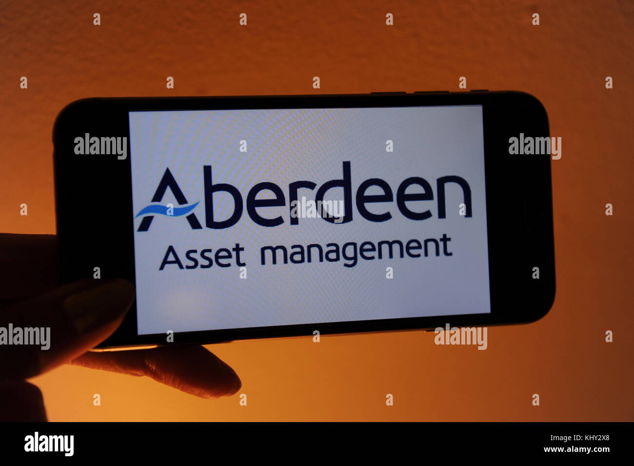 L'Aberdeen Asset Management site web sur un téléphone mobile Banque D'Images