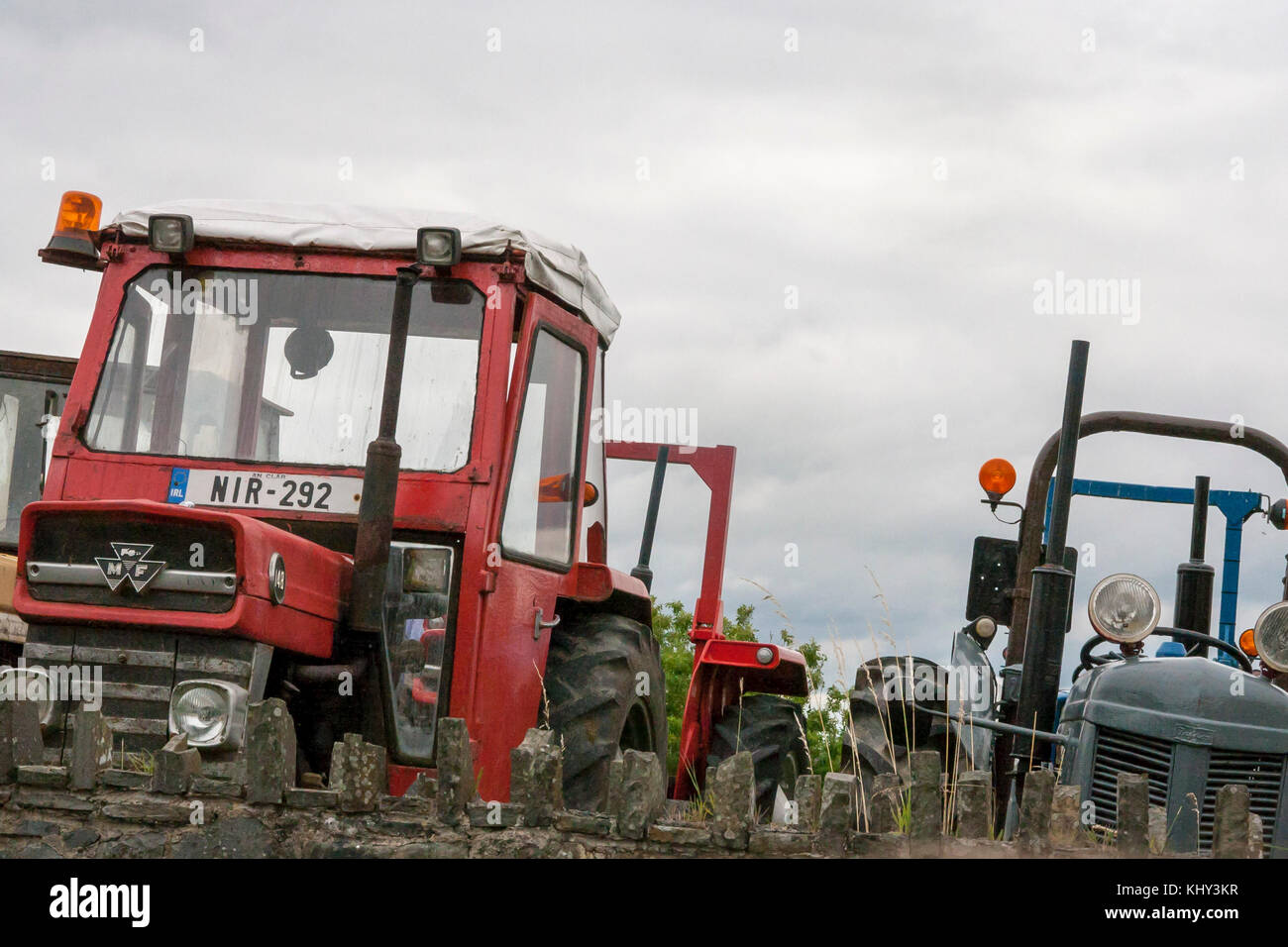 Vinatage vieux tracteur Massey Ferguson MF, montrer du tracteur , Irlande, vieux tracteur matériel agricole labourant labourant, concept, concept rural agricole Banque D'Images