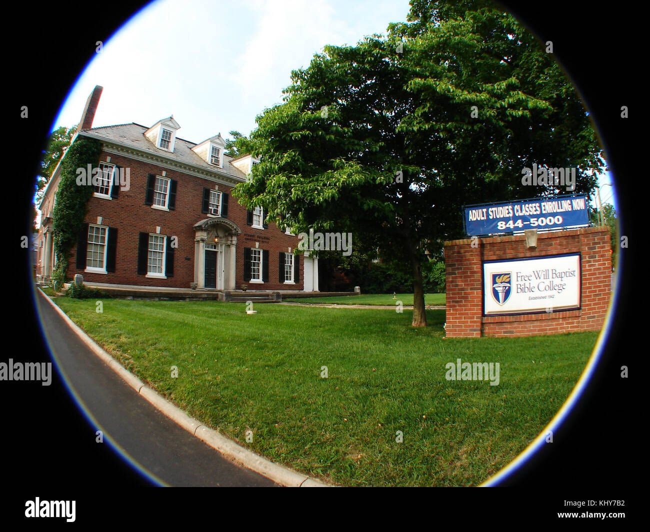 Ce titre fait référence à la série WTN Peepholes, qui se concentre probablement sur des études visuelles ou des images dans un format appelé « trous de PEP ». Les images peuvent présenter une perspective visuelle spécifique ou des sujets vus à travers de petites ouvertures. Banque D'Images