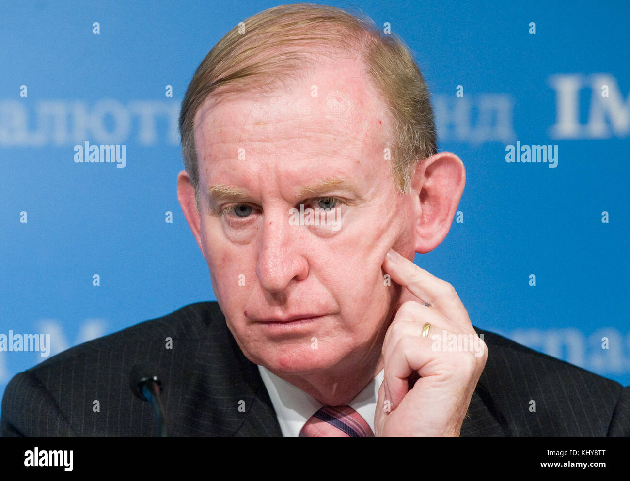 David Murray, président de l'Australian future Fund, prend la parole lors d'une conférence de presse en 2008 après que le Groupe de travail international des fonds souverains eut présenté les principes de Santiago au Comité monétaire et financier international du FMI à Washington. Cette présentation a été un événement clé de la gouvernance financière mondiale. Banque D'Images