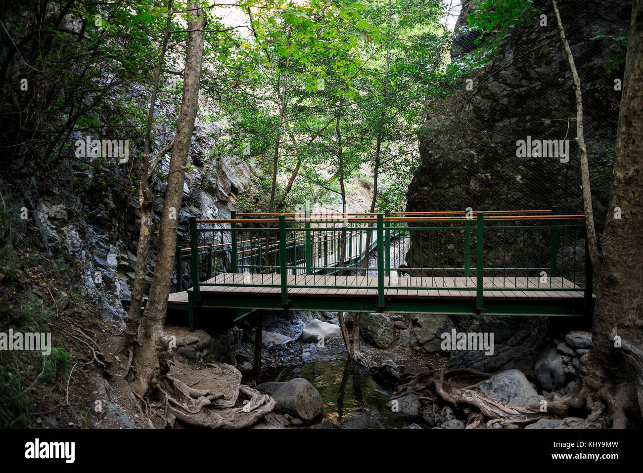 Une plate-forme d'observation et de ponts à millomeris falls près de platres, Chypre central Banque D'Images