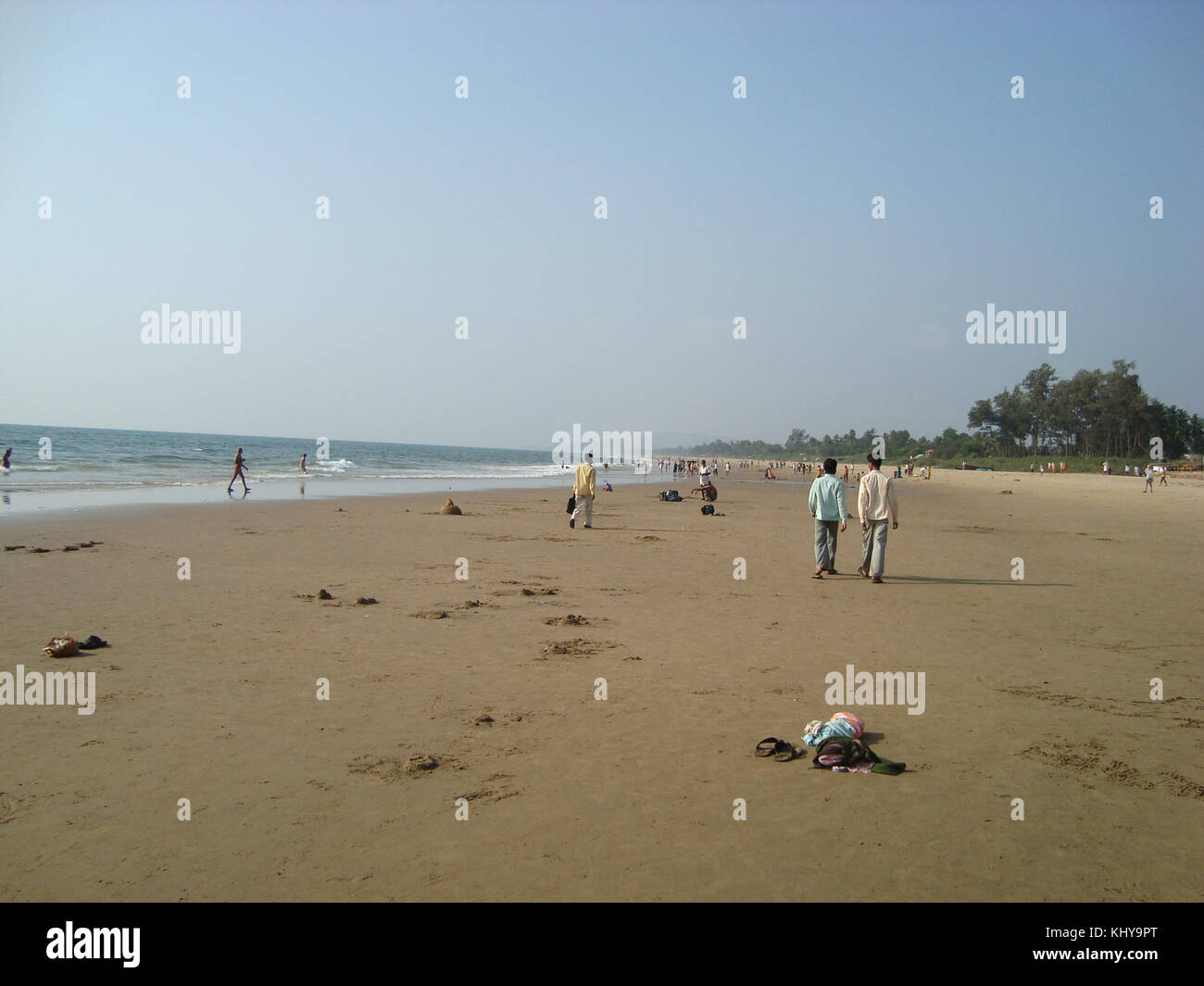 Photographie de la plage de Gokarna au Karnataka, en Inde, montrant un paysage côtier pittoresque avec des rives sablonneuses et un environnement naturel. Banque D'Images