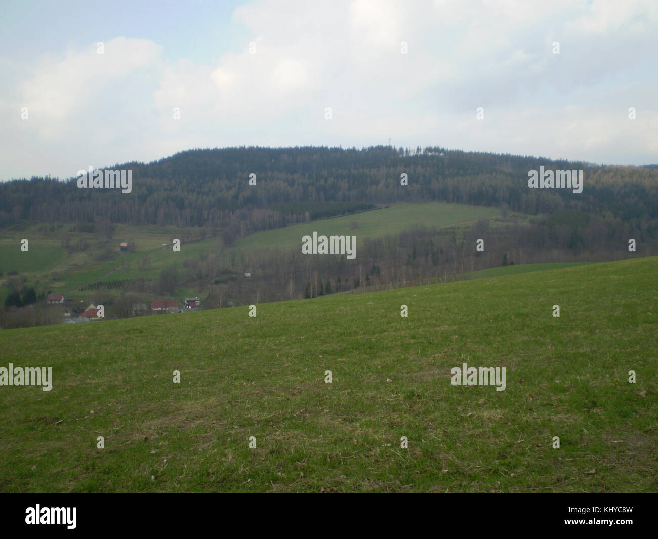 Hejnov Orlicke hory fait référence à une région de l'Orlické hory (montagnes Orlick) en République tchèque. La région est connue pour ses paysages naturels pittoresques et ses activités récréatives de plein air, telles que la randonnée et le ski. Banque D'Images