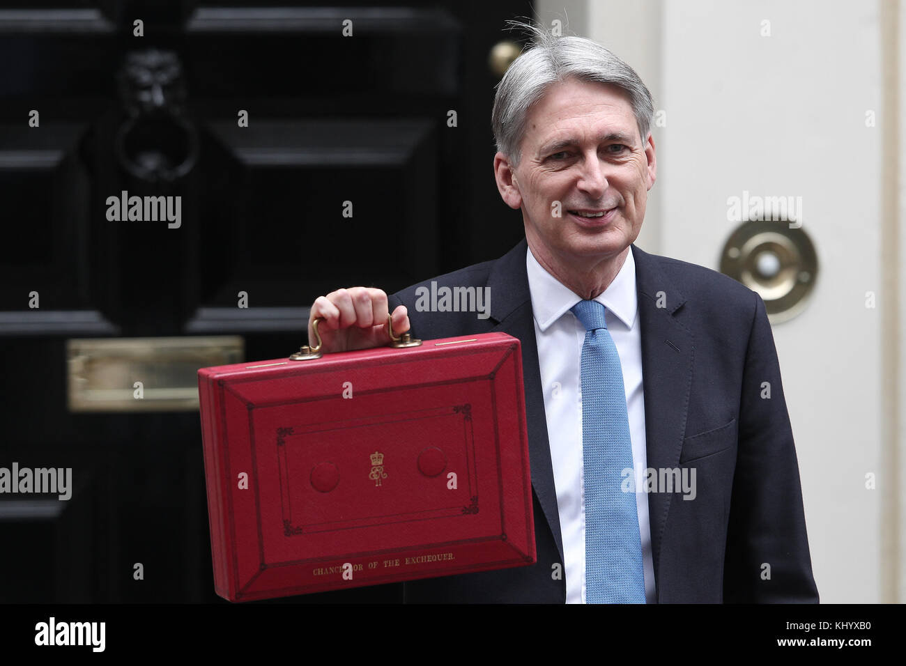 Londres, Royaume-Uni. 22 novembre, 2017. Chancelier de l'Échiquier Philip Hammond ne laisse pas de 11 Downing Street pour les maisons des communes à fournir le Budget à Londres Banque D'Images