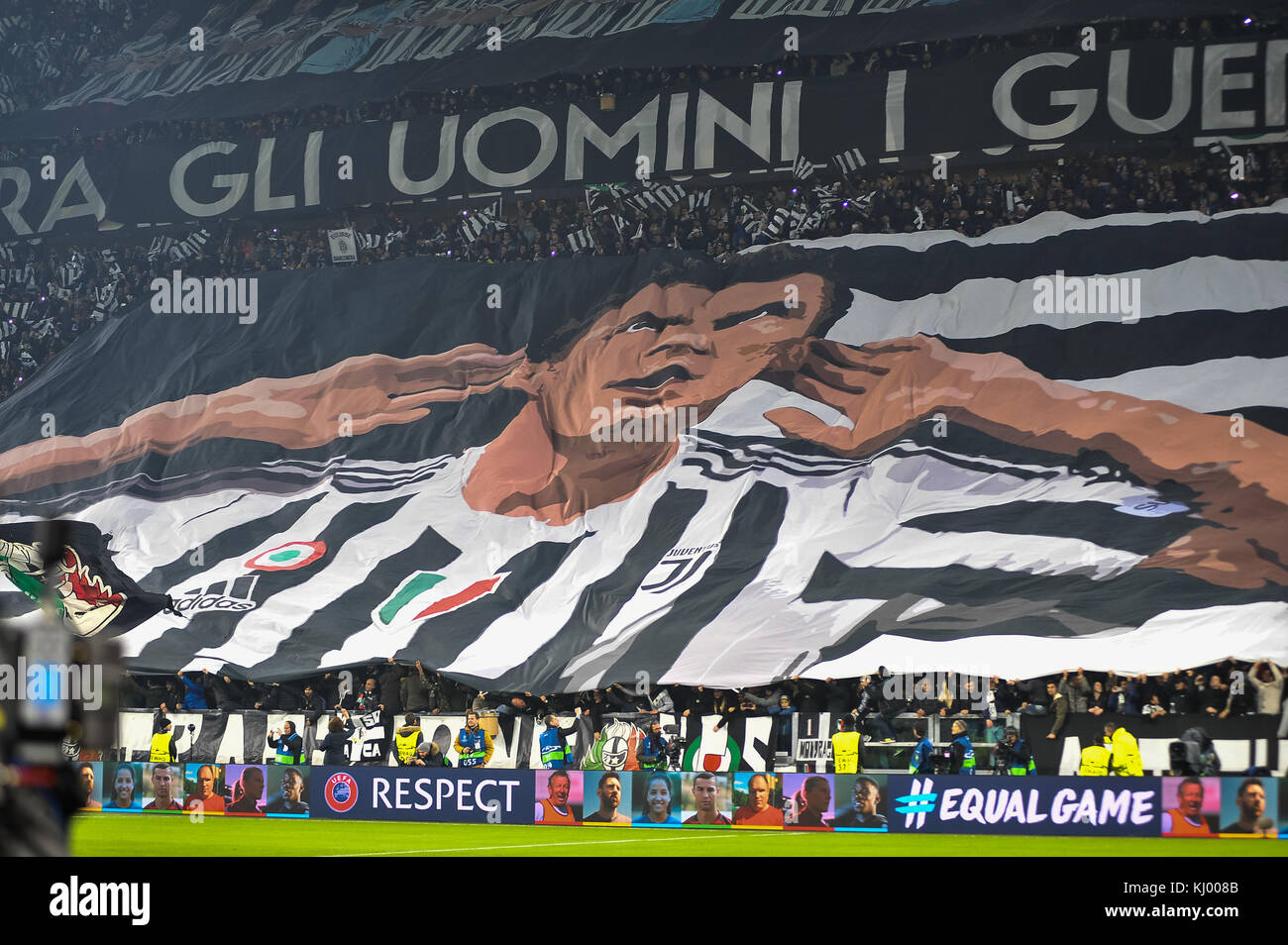 Turin, Italie. 22 nov, 2017. Au cours de la Ligue des champions, match de football entre la Juventus et Barcelone au stade Allianz le 22 novembre 2017 à Turin, Italie. crédit : fabio annemasse/Alamy live news Banque D'Images