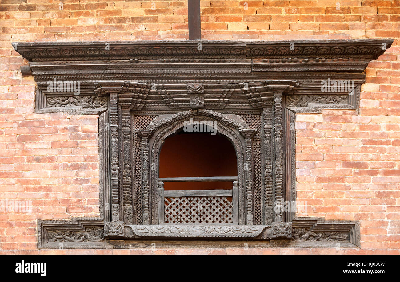 Fenêtre bois népalais traditionnel Banque D'Images