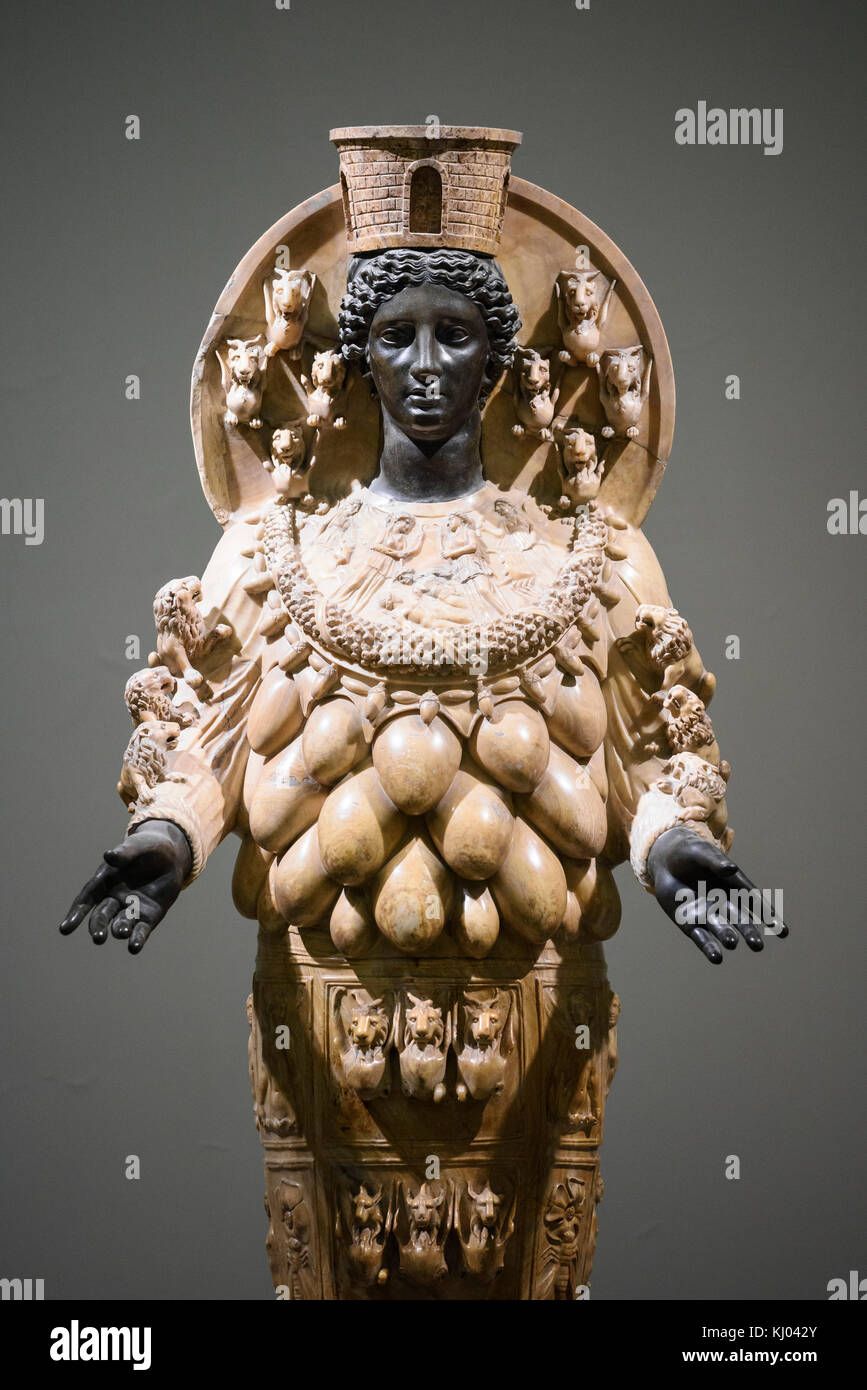 Naples. L'Italie. Artémis d'Éphèse, ancienne sculpture romaine, iie siècle Museo Archeologico Nazionale di Napoli. Musée Archéologique National Banque D'Images