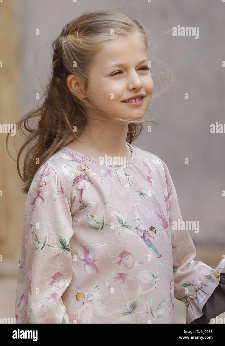 PALMA DE MAJORQUE, ESPAGNE - 20 AVRIL : Royaux espagnols - Princesse Letizia d'Espagne, Prince Felipe d'Espagne, Reine Sofia d'Espagne, Princesse Sofia d'Espagne, Princesse Léonor d'Espagne, le roi Juan Carlos d'Espagne et la princesse Elena d'Espagne assistent à la messe de Pâques à la cathédrale de Palma de Majorque le 20 avril 2014 à Palma de Majorque, Espagne. Peuple : Princesse Léonor d'Espagne Banque D'Images
