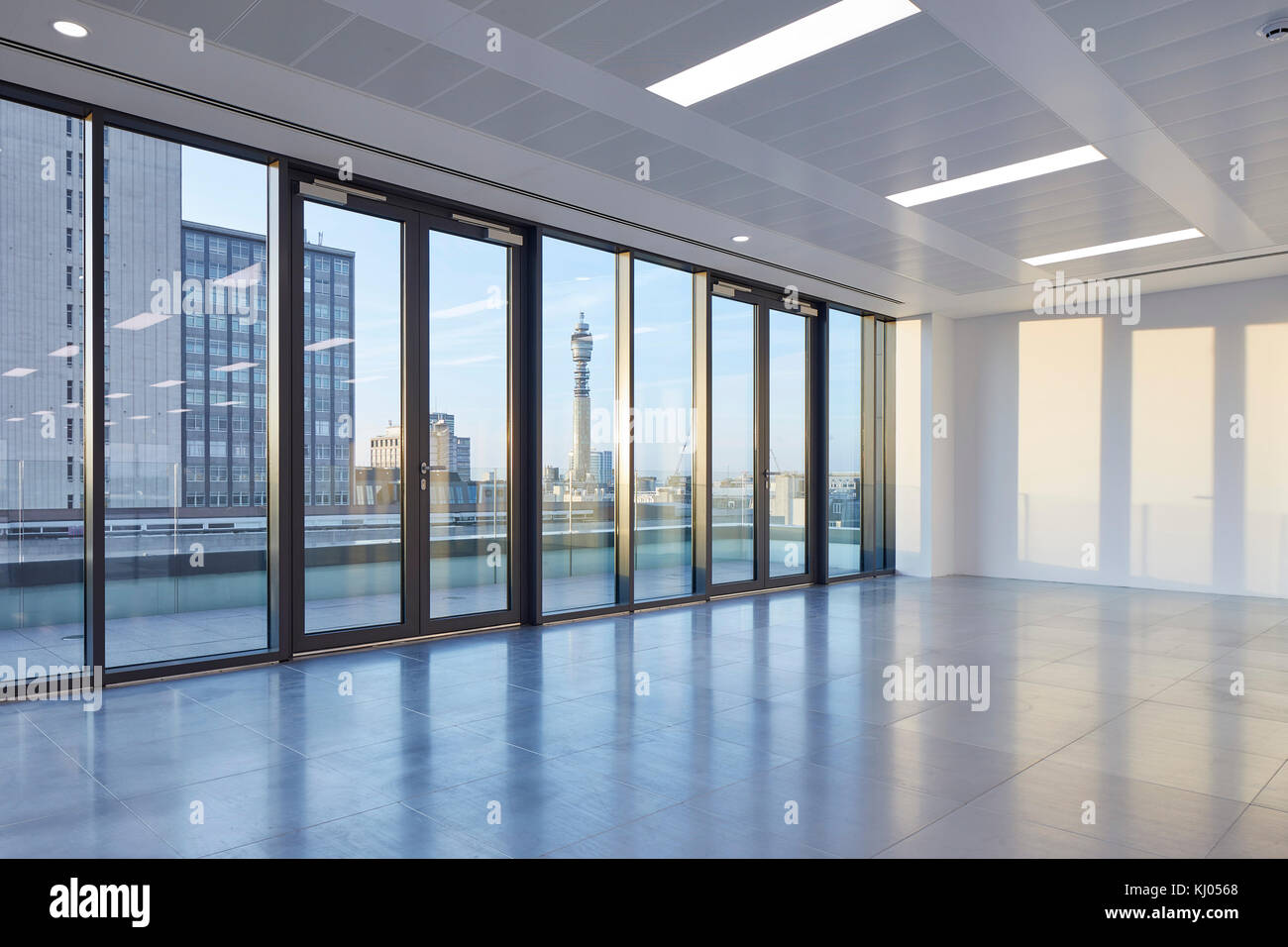 À l'étage supérieur vista vers l'horizon et BT Tower. 11 Hanover Square, Londres, Royaume-Uni. Architecte : Campbell Architects Ltd, 2017. Banque D'Images