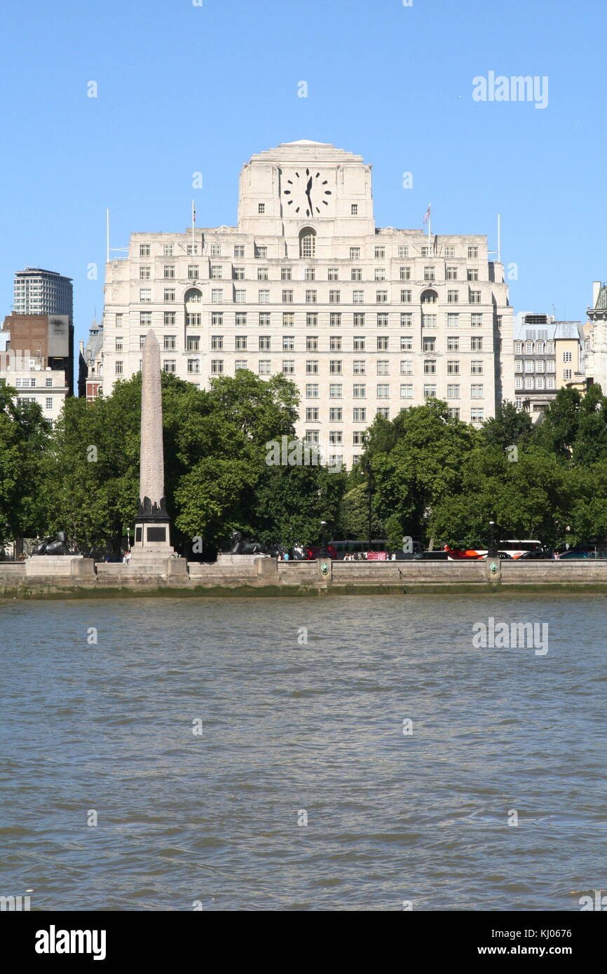 Tamise, Cleopatra's Needle et siège social de l'entreprise shell, Londres. Banque D'Images