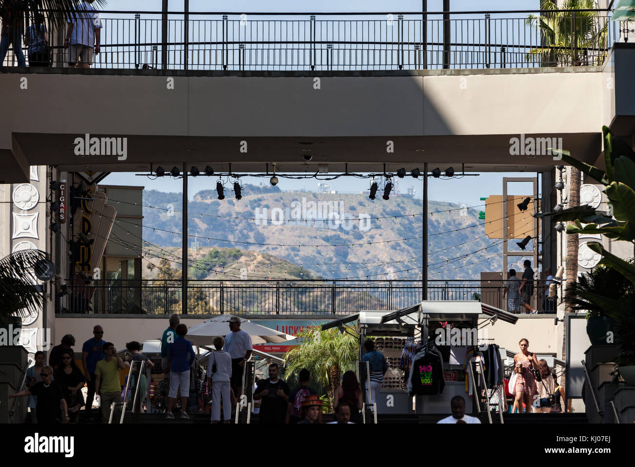 Le Hollywood Sign est une icône culturelle américaine et landmark situé à Los Angeles, Californie Banque D'Images