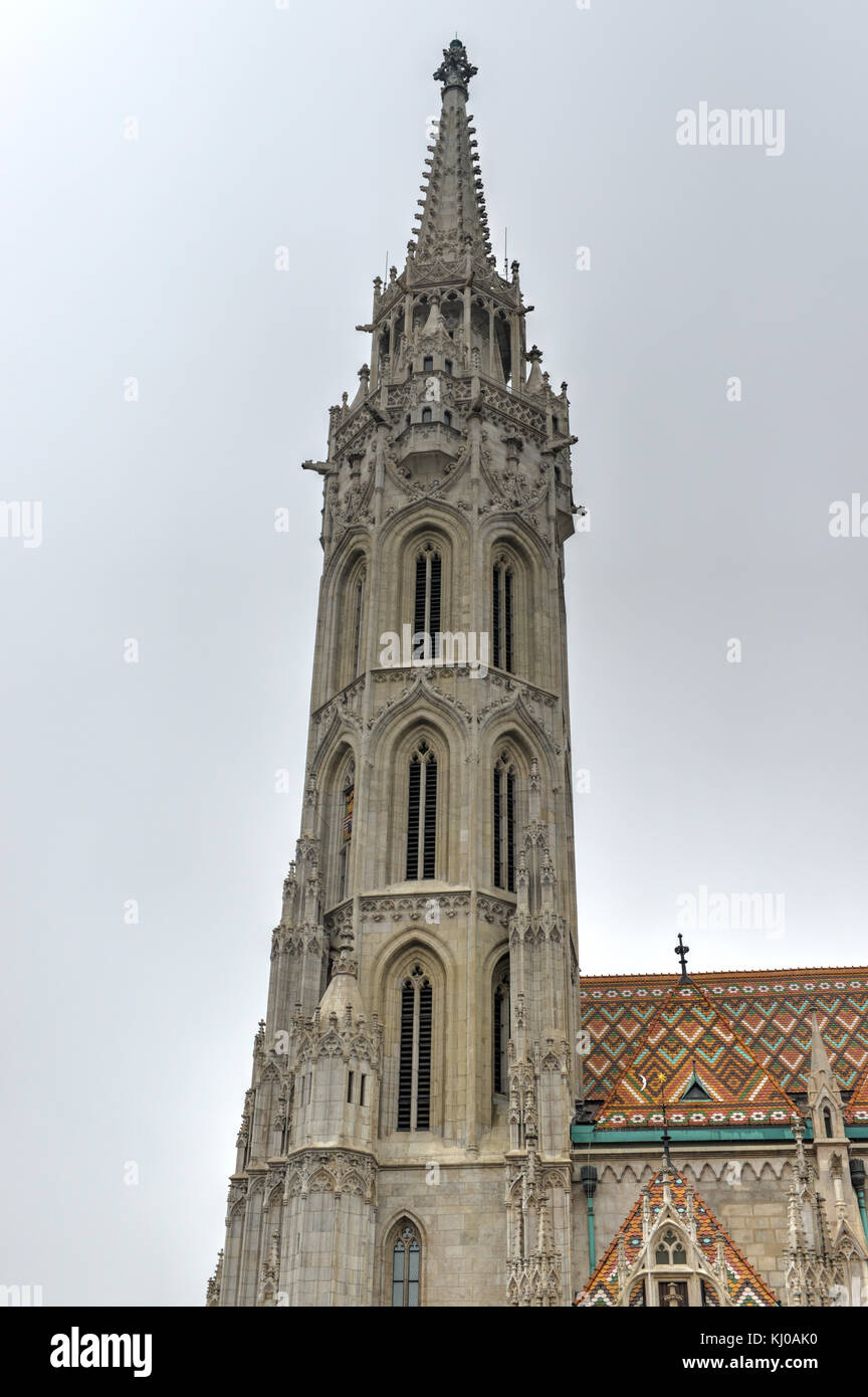 Vue de l'église Matthias, construit au cœur de la zone du château de Buda. Banque D'Images
