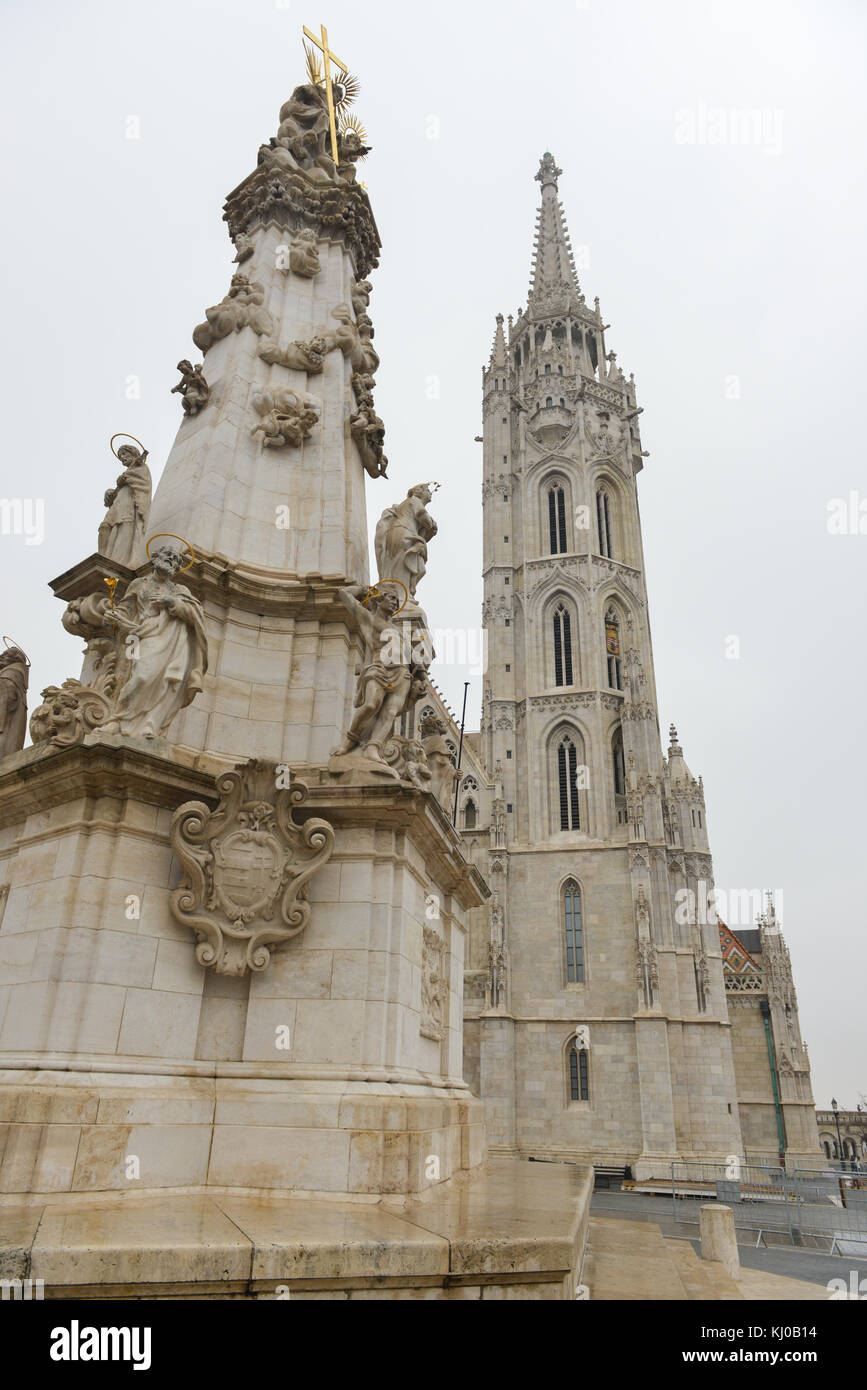 La statue de la trinité de Budapest (Hongrie) par l'église Matthias près de château de Buda, pest. Banque D'Images