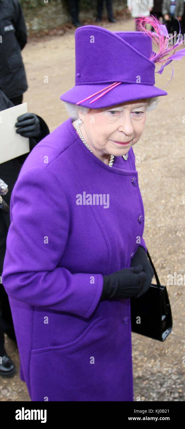 SANDRINGHAM, ROYAUME-UNI - FÉVRIER 06; la reine Elizabeth II, rejoint les membres de la famille royale au service de l'église du dimanche sur le domaine de Sandringham Norfolk. Le 6 février 2011 à Sandringham, Angleterre personnes: HRH la reine Elizabeth II Banque D'Images