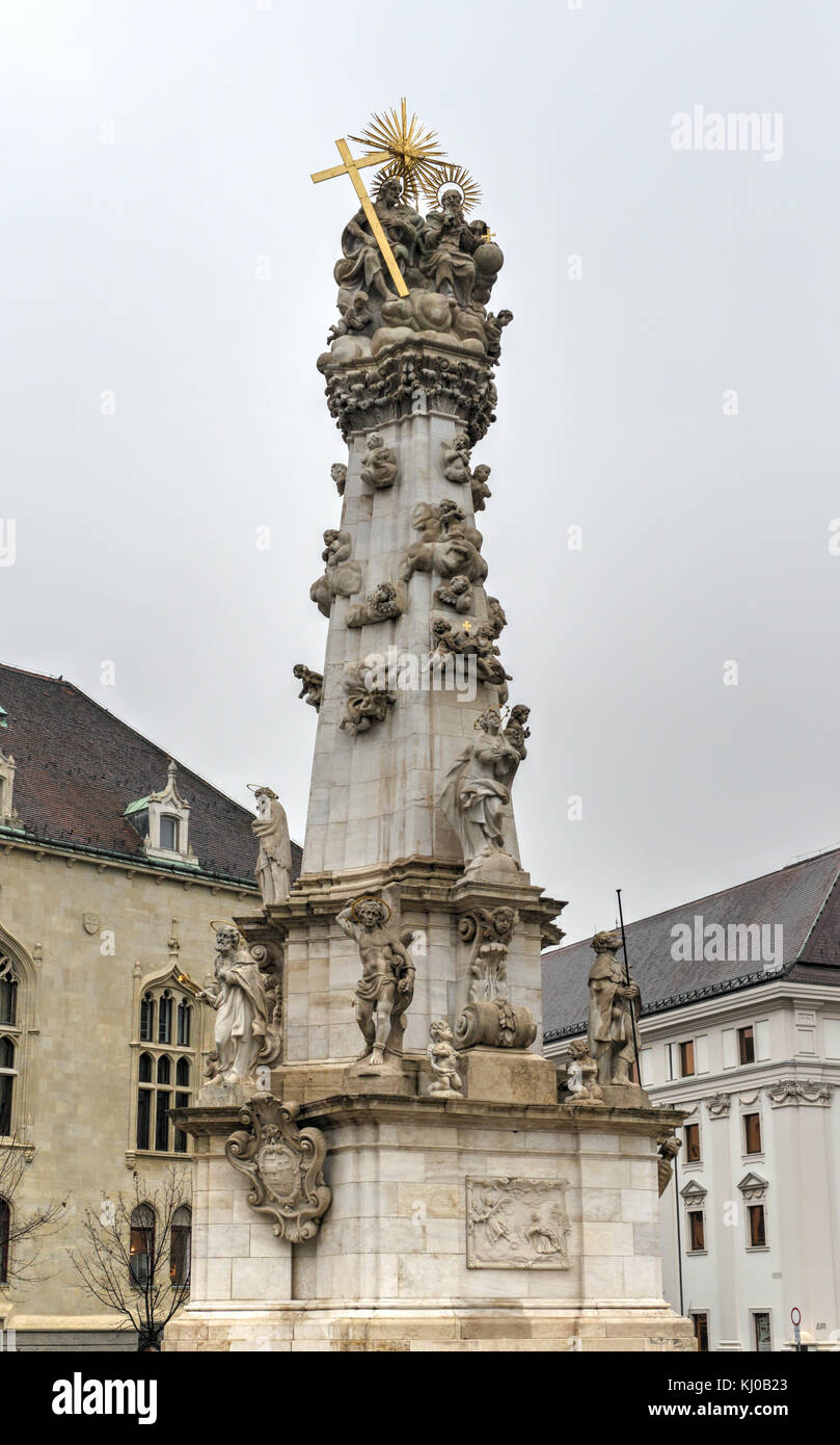 La statue de la trinité de Budapest (Hongrie) par l'église Matthias près de château de Buda, pest. Banque D'Images