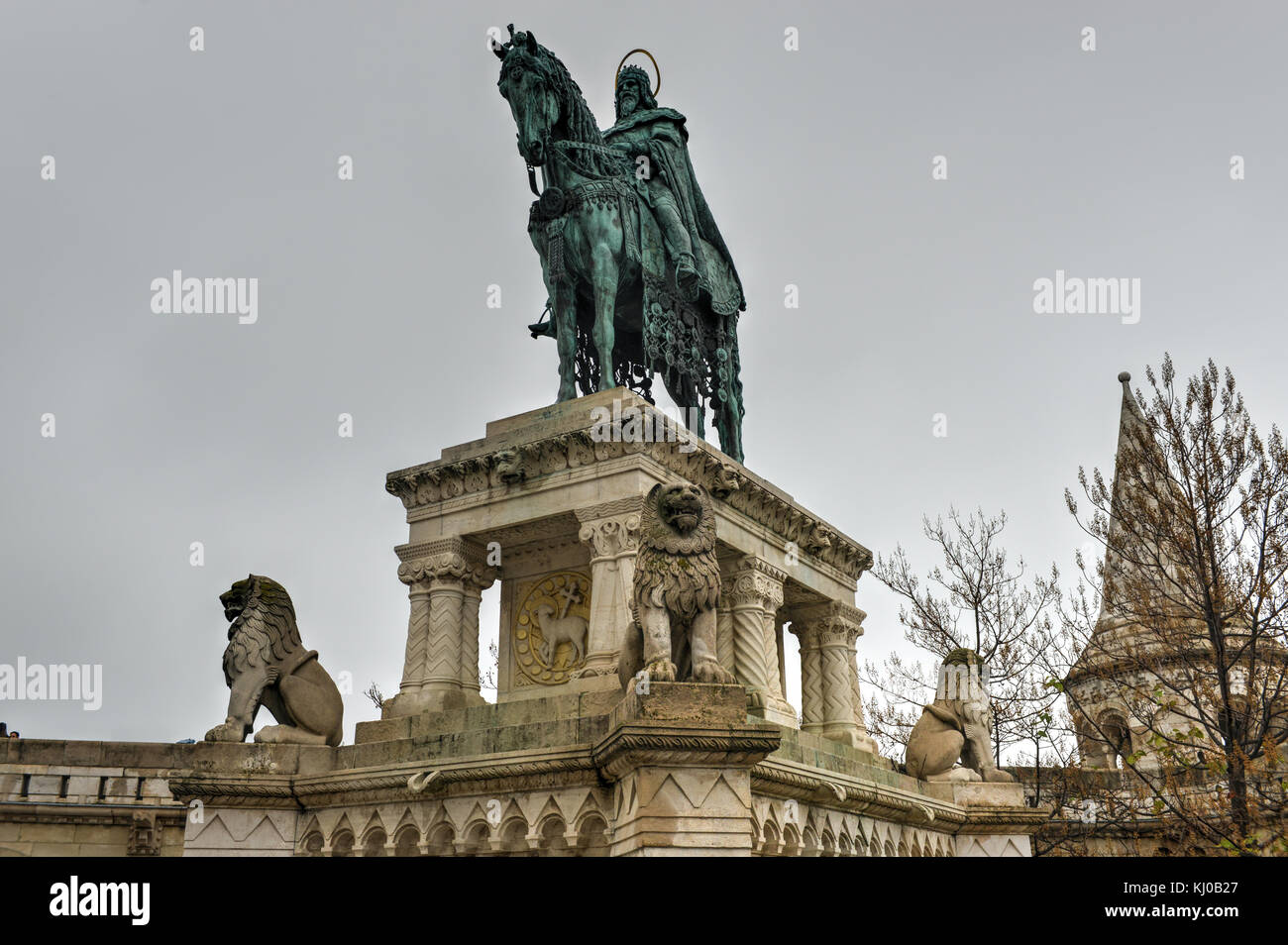 Stephen (istvan) je monument at du bastion des pêcheurs à Budapest, Hongrie Banque D'Images