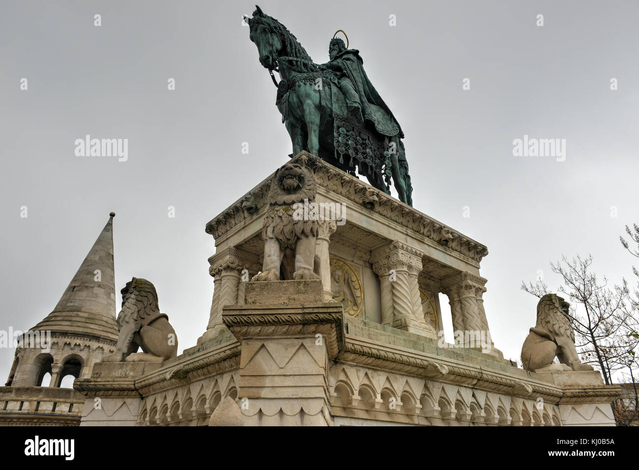 Stephen (istvan) je monument at du bastion des pêcheurs à Budapest, Hongrie Banque D'Images