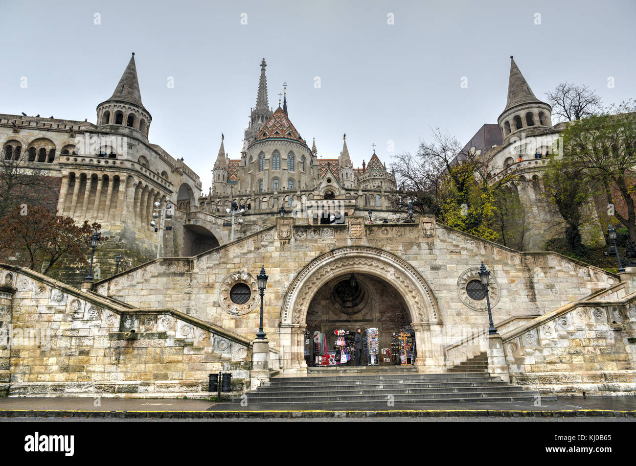Vue de l'église Matthias, construit au cœur de la zone du château de Buda. Banque D'Images