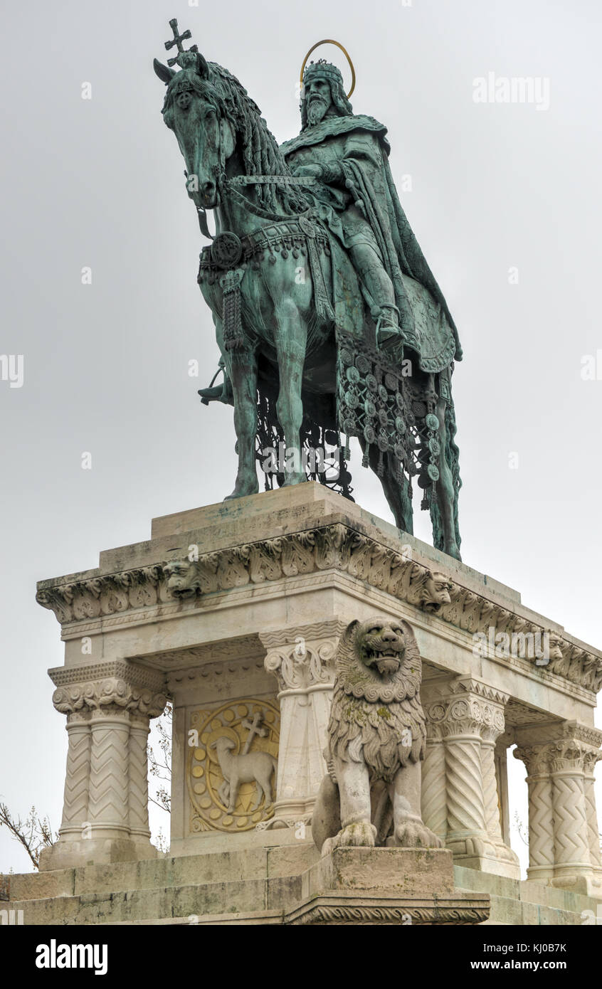 Stephen (istvan) je monument at du bastion des pêcheurs à Budapest, Hongrie Banque D'Images