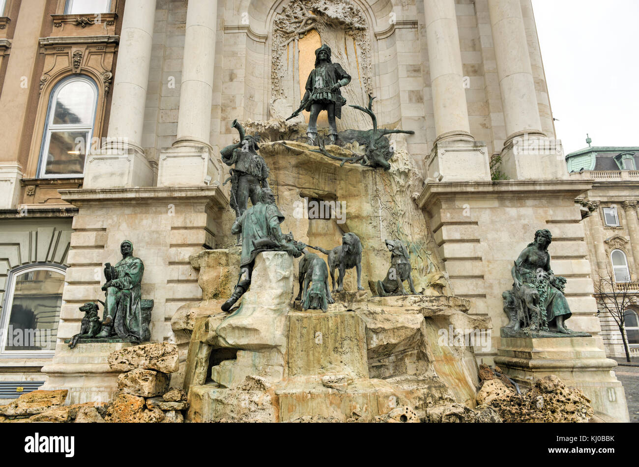 Matthias fontaine dans la cour intérieure du nord-ouest du palais royal (château de Buda), célèbre site historique de Budapest, Hongrie. Banque D'Images