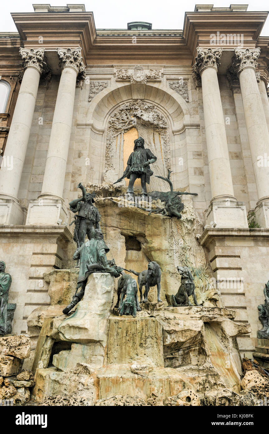 Matthias fontaine dans la cour intérieure du nord-ouest du palais royal (château de Buda), célèbre site historique de Budapest, Hongrie. Banque D'Images