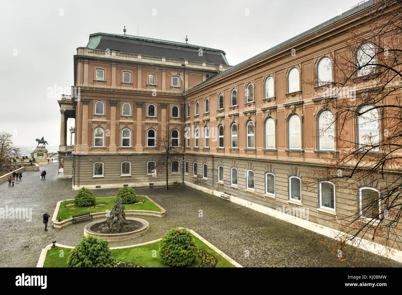 Budapest, le château de Buda est le château historique et complexe de palais des rois hongrois à Buda, il est également appelé palais royal et le château royal Banque D'Images