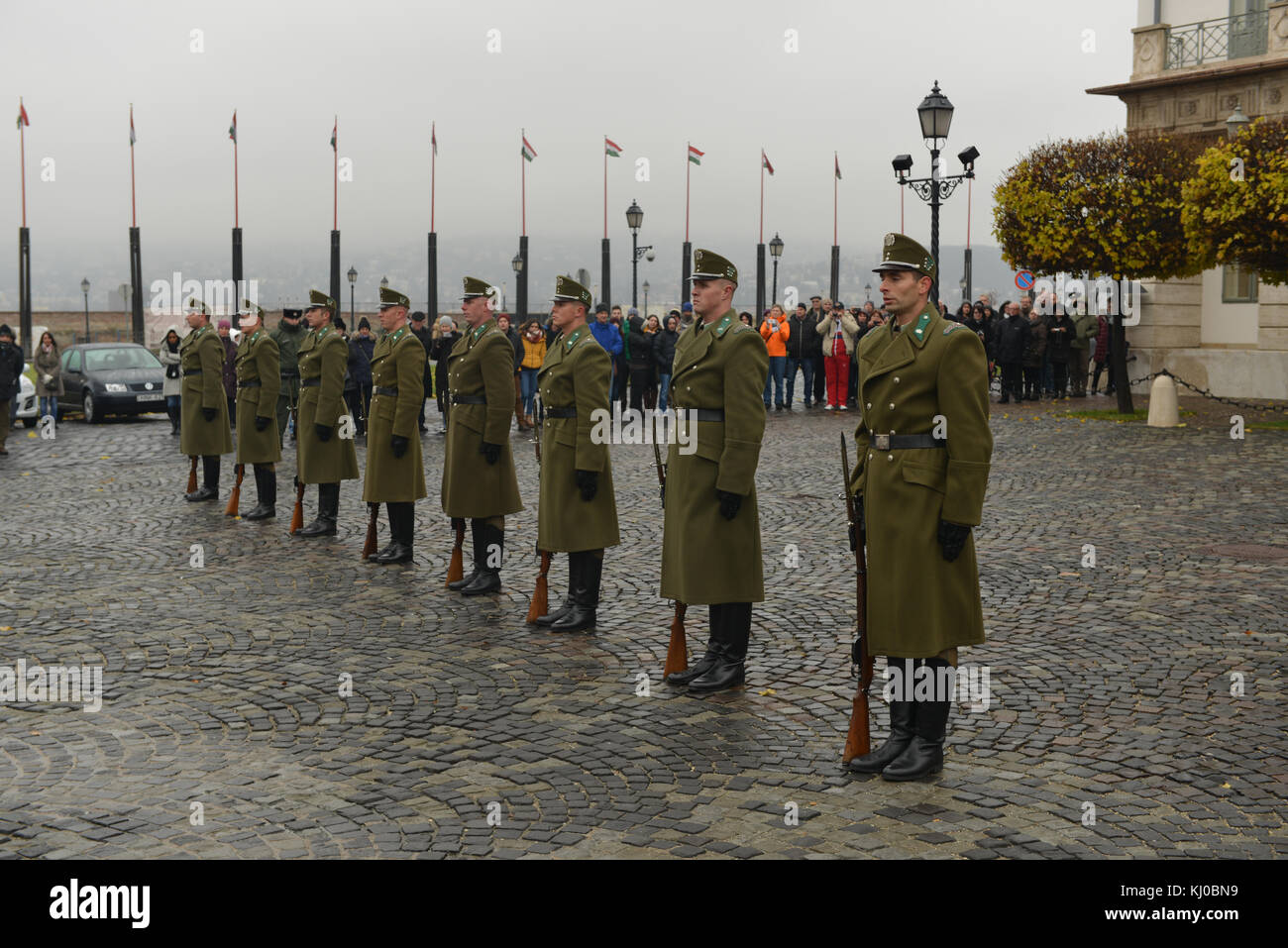 Budapest, Hongrie - le 28 novembre 2014 Cérémonie de l'évolution. près de gardes du palais présidentiel à Budapest, Hongrie. Banque D'Images